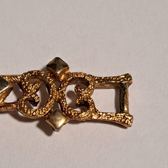 Avon gold tone bracelet with intricate designs - Picture 4 of 8